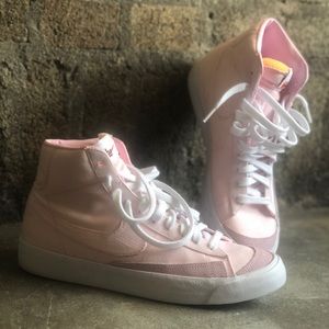 Nike Blazer Mid ‘77 - Light Pink / White